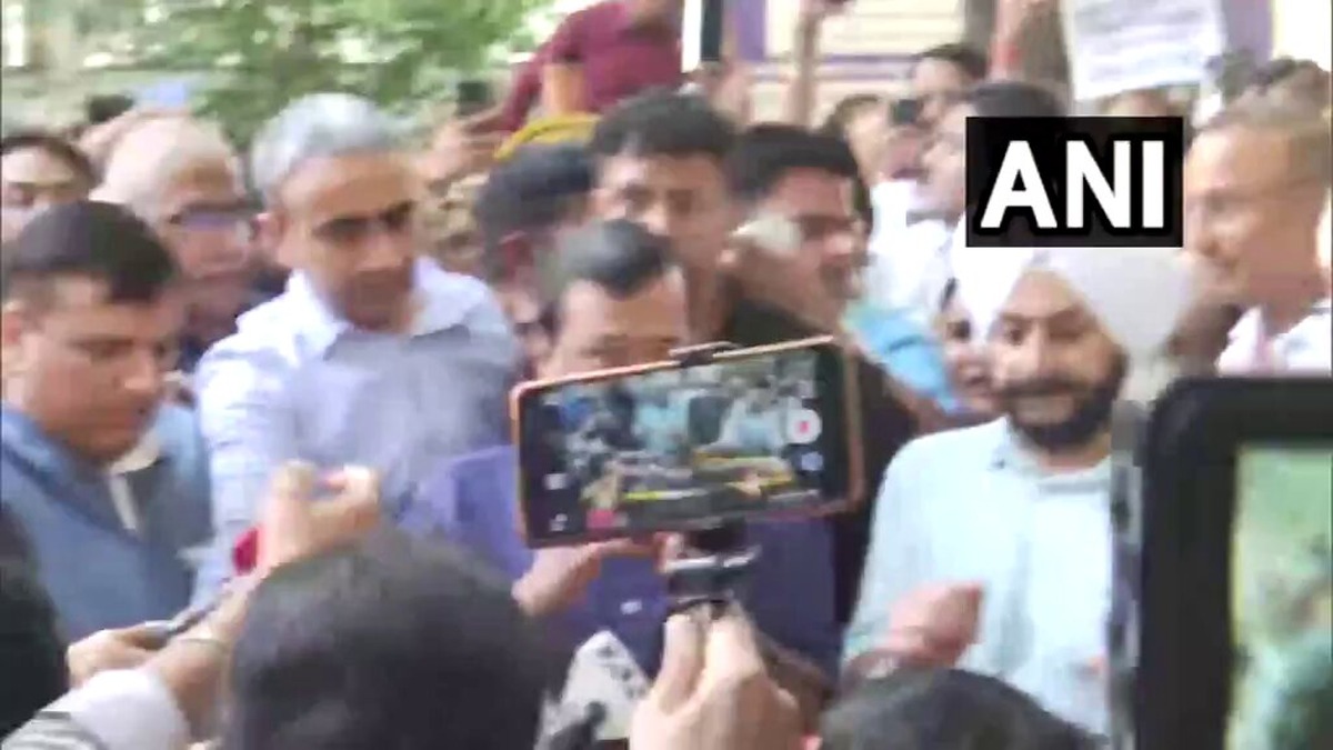 Kejriwal questions Delhi road quality, says newly built surface peels off by hand