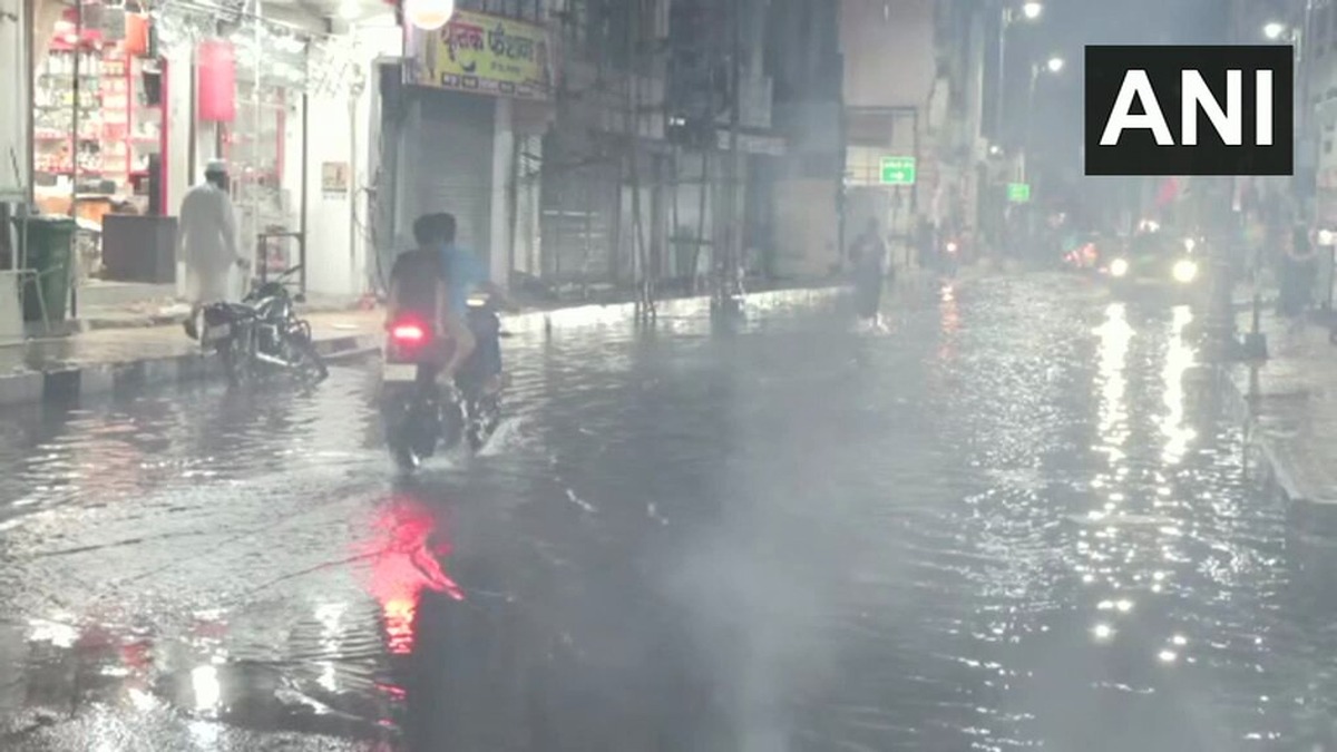 गोरखपुर में लगातार तेज बारिश से भीषण जलभराव, आम जनजीवन बुरी तरह प्रभावित