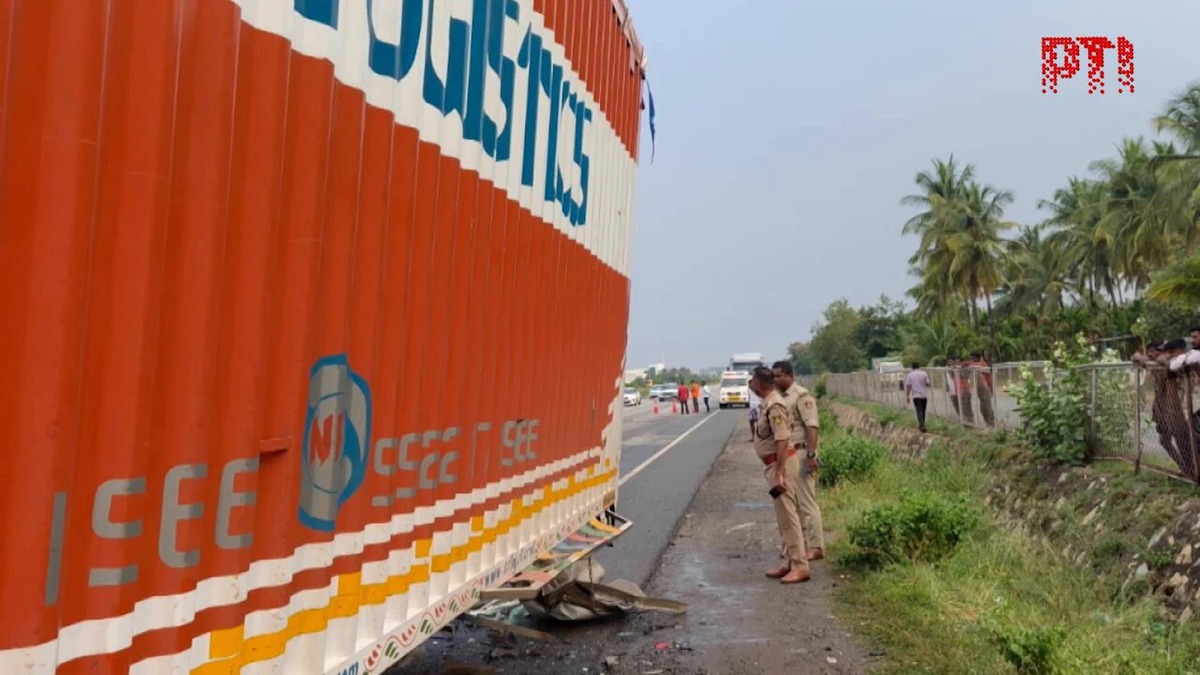 Three killed, two injured after car reportedly hits truck from behind in Karnataka's Chitradurga