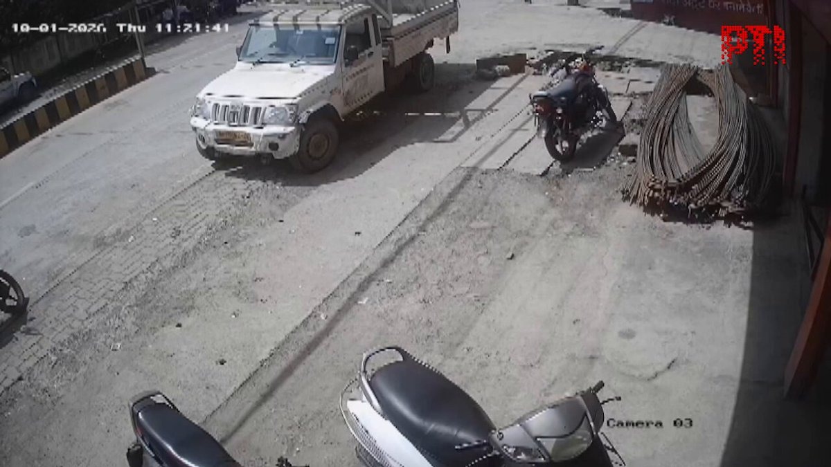 8 Jabalpur students injured after speeding car hits school van on Subhash Nagar-Garha Purwa Road