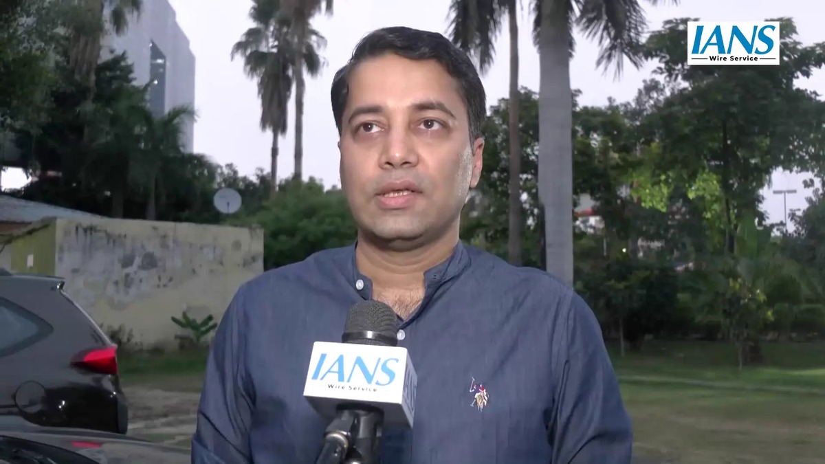 Court summons pasted at Dhruv Rathee's Gurugram home, says complainant Vikas Pandey