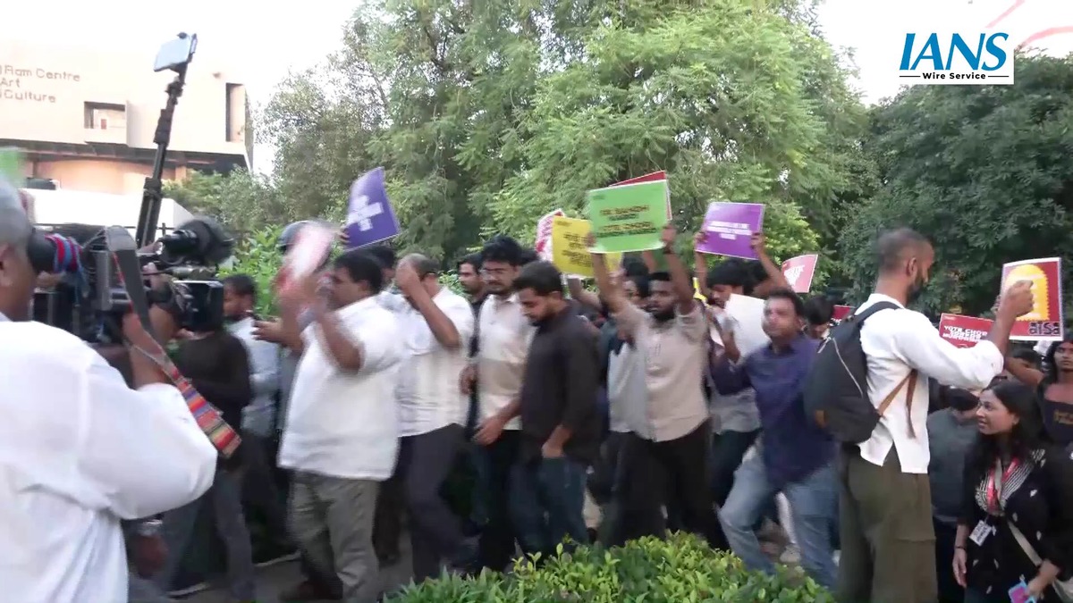 JNU students gather at Delhi's Mandi House, seek CEC Gyanesh Kumar's resignation