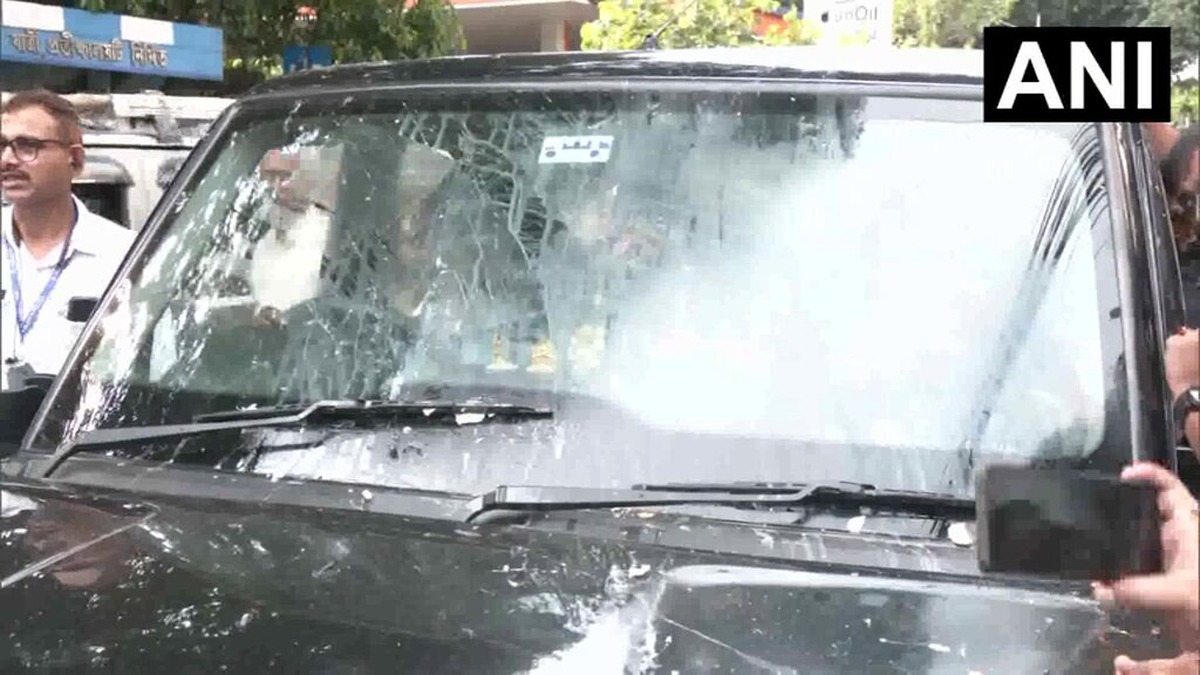 Kunal Ghosh's car attacked with eggs, rods and stones en route to Mamata rally
