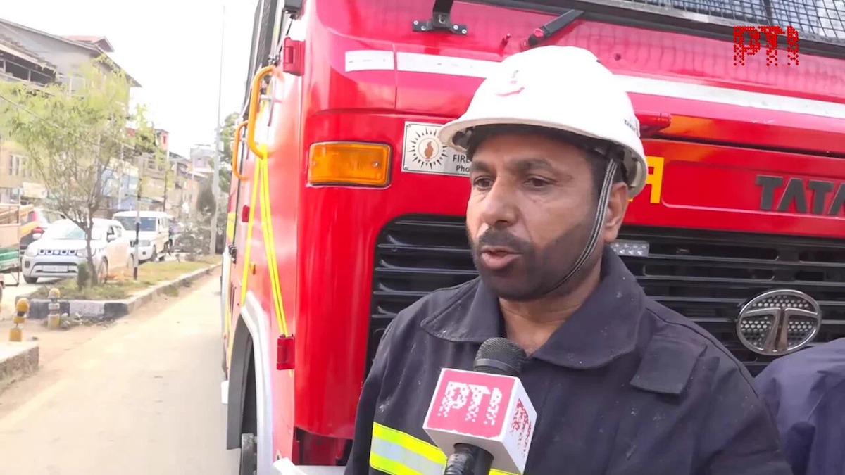 श्रीनगर के नूर बाग में भीषण आग, महिला गंभीर रूप से घायल; आग पर काबू पाया गया