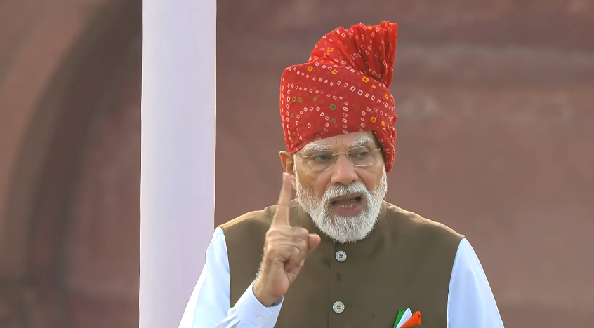 लाल क़िले से प्रधानमंत्री मोदी के भाषण में युवाओं, बाज़ार और सुरक्षा पर ज़ोर