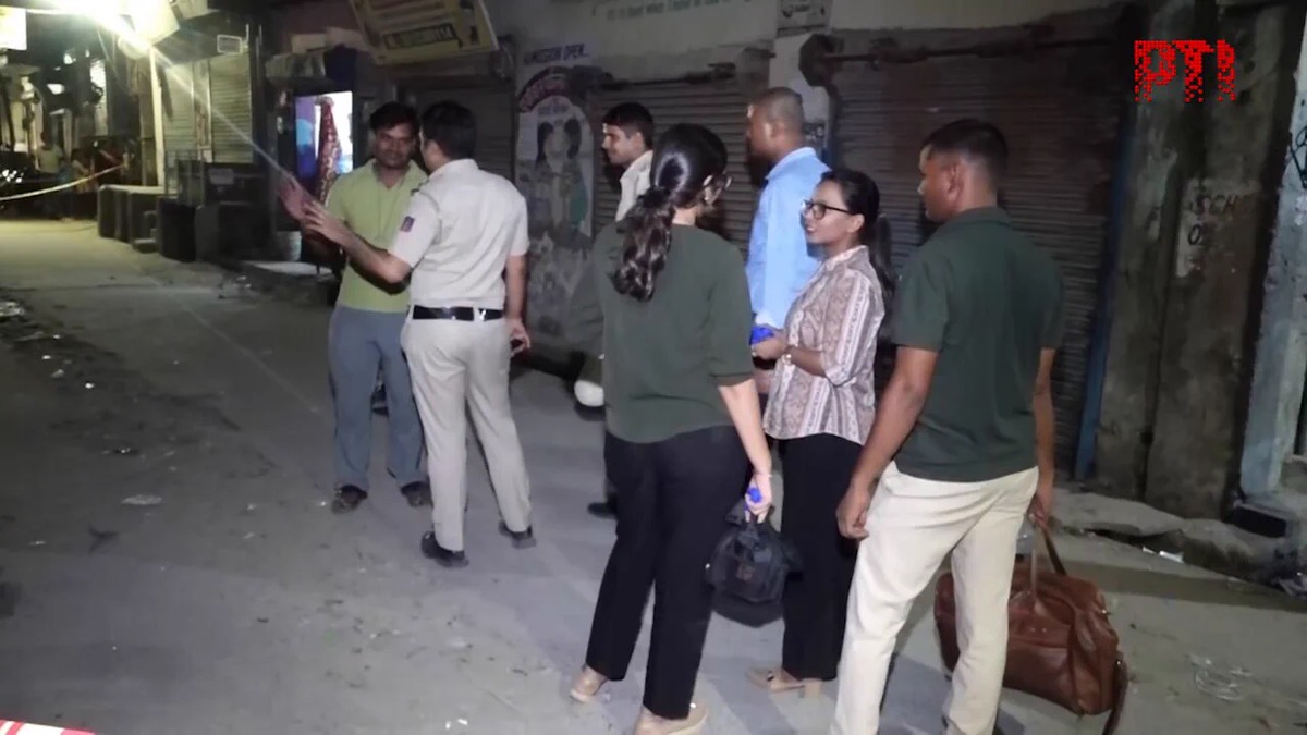 दिल्ली की खड्डा कॉलोनी में युवक पर गोली चली, अस्पताल में भर्ती; जांच जारी